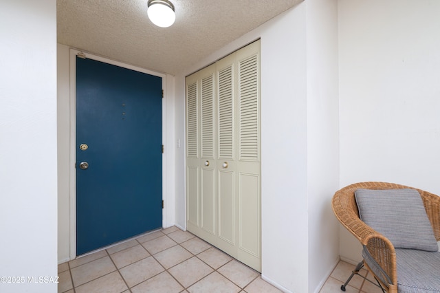 201 N Cloverland Ave, Tucson, AZ 85711 - corridor featuring a textured ceiling and light tile patterned flooring