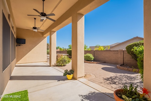 13715 N Tessali Way, Tucson, AZ 85755 - fenced backyard with ceiling fan and a patio area