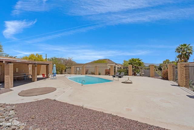 2819 W Jennie Ln, Tucson, AZ 85713 - community pool with fence and a patio area