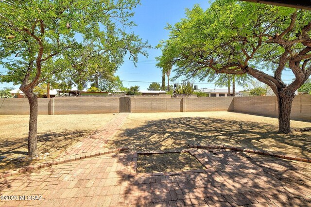 5721 E Scarlett St, Tucson, AZ 85711 - fenced front yard featuring a gate