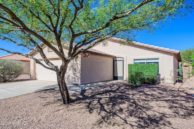 2943 N Gold Creek Pl, Tucson, AZ 85745 - view of front of home featuring stucco siding, driveway, and a tile roof