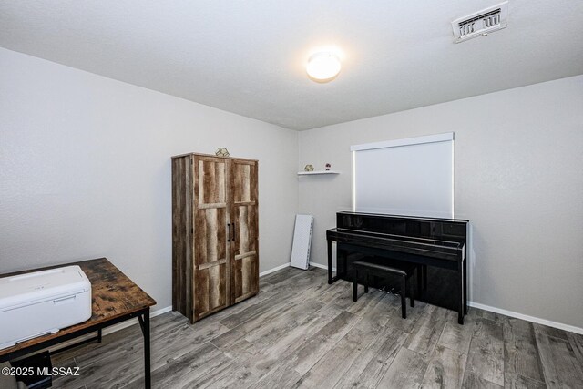 2943 N Gold Creek Pl, Tucson, AZ 85745 - sitting room featuring light wood-style flooring and baseboards