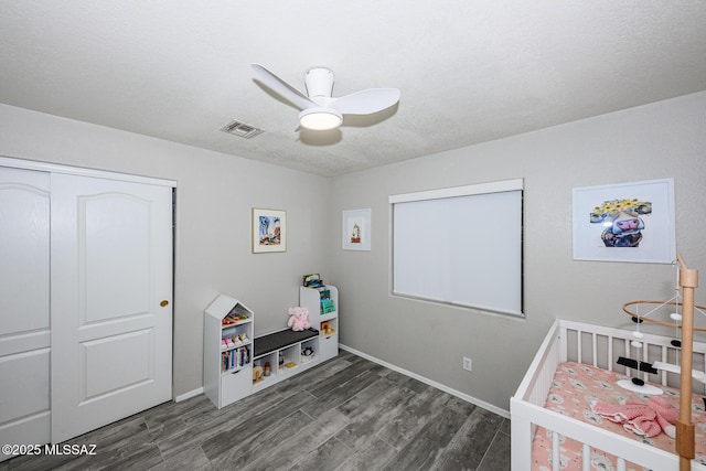 2943 N Gold Creek Pl, Tucson, AZ 85745 - bedroom featuring dark wood-style floors, a closet, a textured ceiling, a ceiling fan, and baseboards