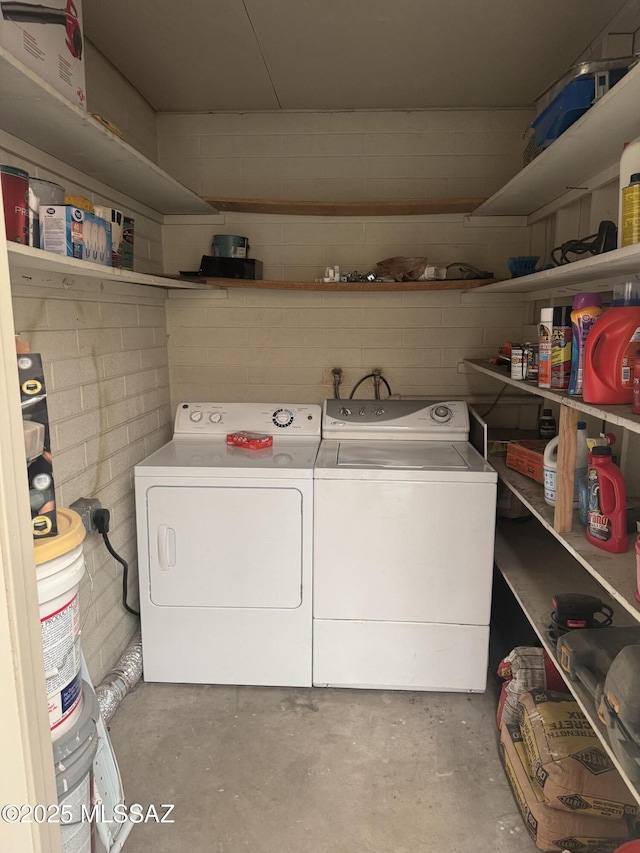 1002 S Kolb Rd Unit 2, Tucson, AZ 85710 - laundry room with washing machine and clothes dryer and concrete block wall