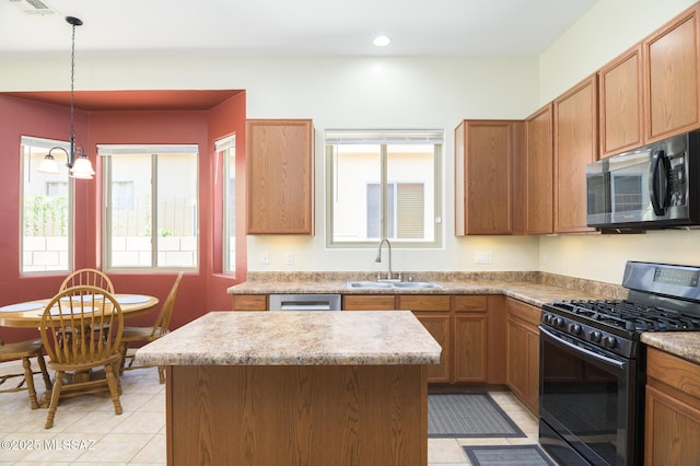 2511 N Avenida Tabica, Green Valley, AZ 85614 - kitchen featuring appliances with stainless steel finishes, a sink, light tile patterned floors, a chandelier, and recessed lighting