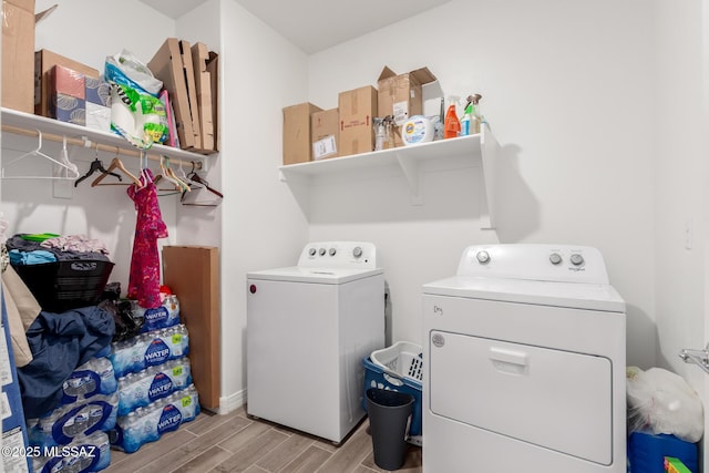 5568 W Summer Vw Dr, Marana, AZ 85658 - laundry room featuring independent washer and dryer and light wood-type flooring
