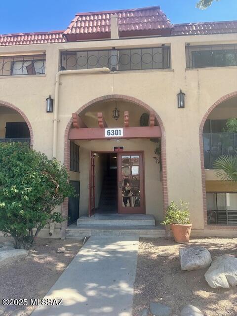 6301 N Barcelona Ct Unit 1001, Tucson, AZ 85704 - doorway to property with stucco siding