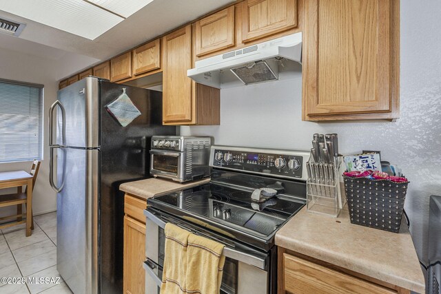 7913 E Colette Cir Unit 44, Tucson, AZ 85710 - kitchen with stainless steel appliances, under cabinet range hood, light countertops, and light tile patterned floors