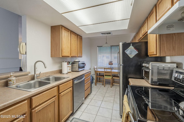 7913 E Colette Cir Unit 44, Tucson, AZ 85710 - kitchen featuring appliances with stainless steel finishes, under cabinet range hood, a sink, light tile patterned floors, and light countertops