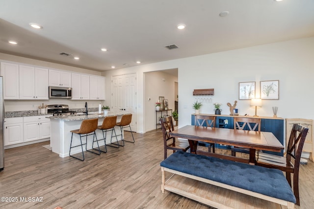 3287 W Sunlit Peak Dr, Tucson, AZ 85742 - dining room featuring light wood-style floors, recessed lighting, and baseboards