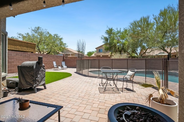 9225 S Summer Breeze Ln, Tucson, AZ 85756 - fenced backyard with a patio area