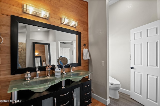 9000 N Twain St, Tucson, AZ 85742 - bathroom with double vanity, baseboards, toilet, and wood finished floors