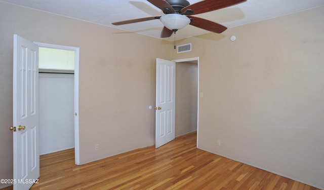 2422 E Drachman St, Tucson, AZ 85719 - unfurnished bedroom featuring light wood-style floors, a closet, and ceiling fan