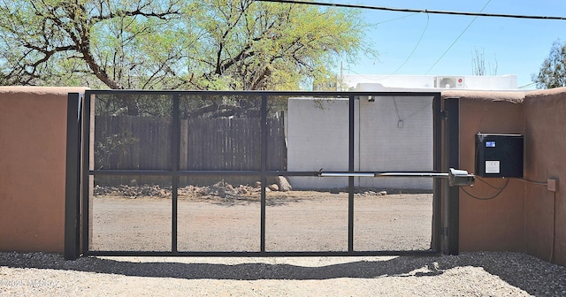 2422 E Drachman St, Tucson, AZ 85719 - view of gate