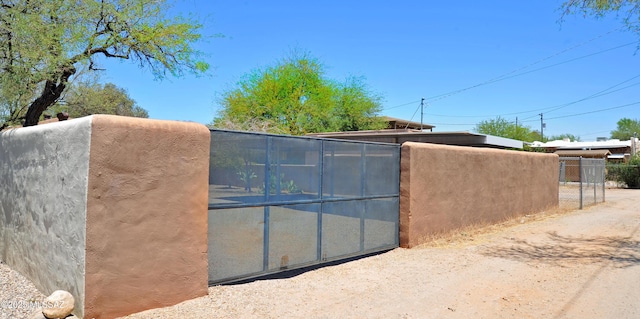 2422 E Drachman St, Tucson, AZ 85719 - view of gate