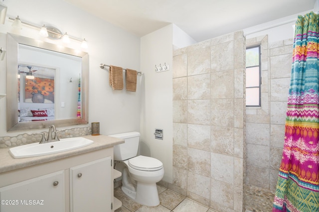 233 S Paseo Tierra Unit D, Green Valley, AZ 85614 - full bath with tiled shower, toilet, vanity, and tile patterned flooring