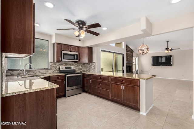231 E Highcourte Ln, Tucson, AZ 85737 - kitchen featuring stainless steel appliances, a sink, a peninsula, ceiling fan, and recessed lighting