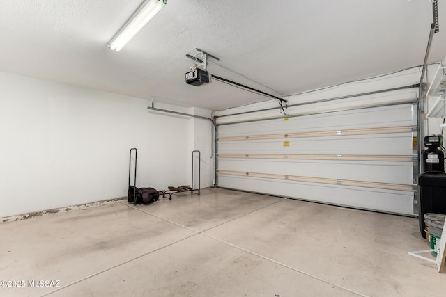 231 E Highcourte Ln, Tucson, AZ 85737 - garage with a garage door opener