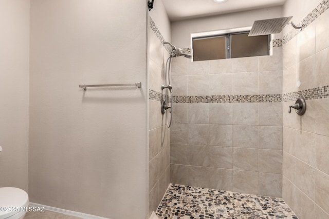 231 E Highcourte Ln, Tucson, AZ 85737 - full bath with tiled shower and toilet