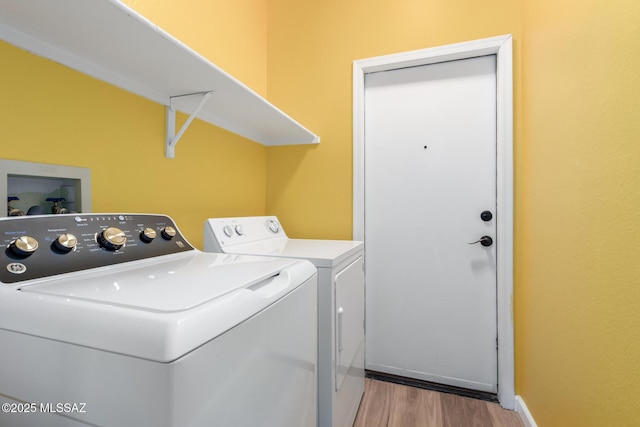 9102 N Safflower Ln, Tucson, AZ 85743 - laundry room featuring washer and clothes dryer, light wood-style flooring, and baseboards