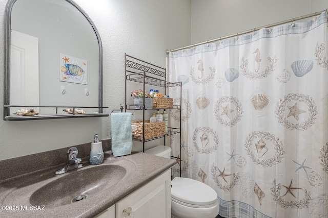 983 N Via Zahara Del Sol, Tucson, AZ 85748 - bathroom featuring toilet, a textured wall, vanity, and curtained shower