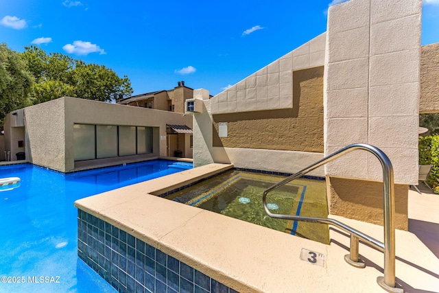 7612 E Callisto Cir Unit 60, Tucson, AZ 85715 - outdoor pool with an in-ground hot tub