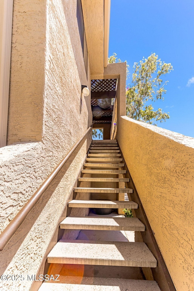 7612 E Callisto Cir Unit 60, Tucson, AZ 85715 - view of staircase