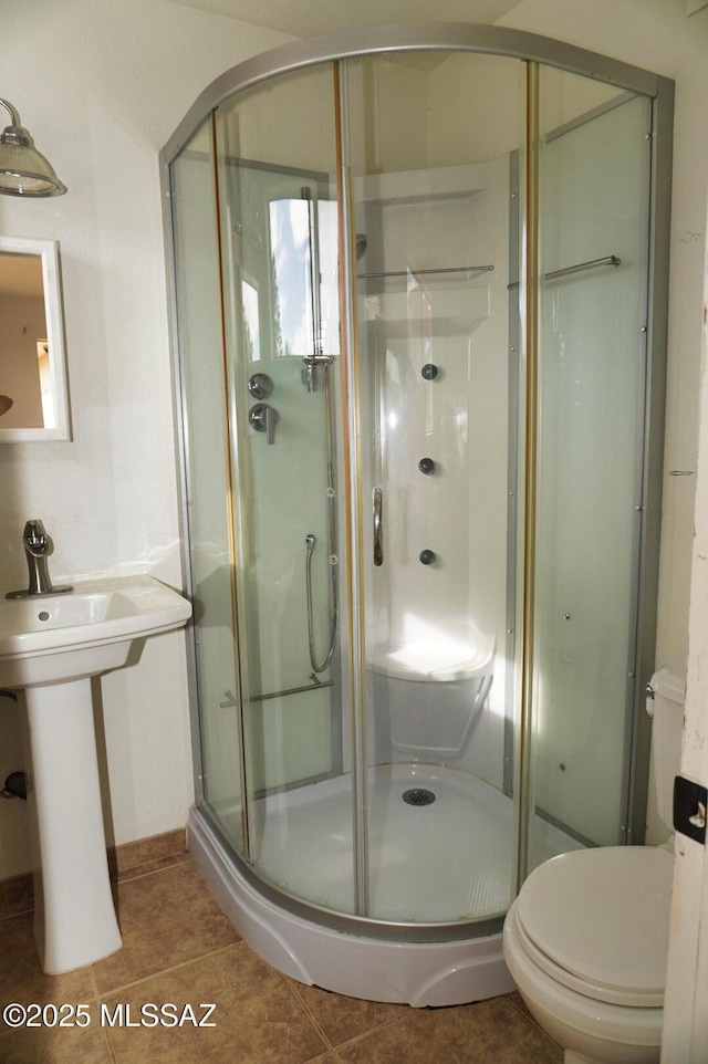 100 N Dale Rd, Pearce, AZ 85625 - full bath featuring a shower stall, toilet, tile patterned floors, and a sink