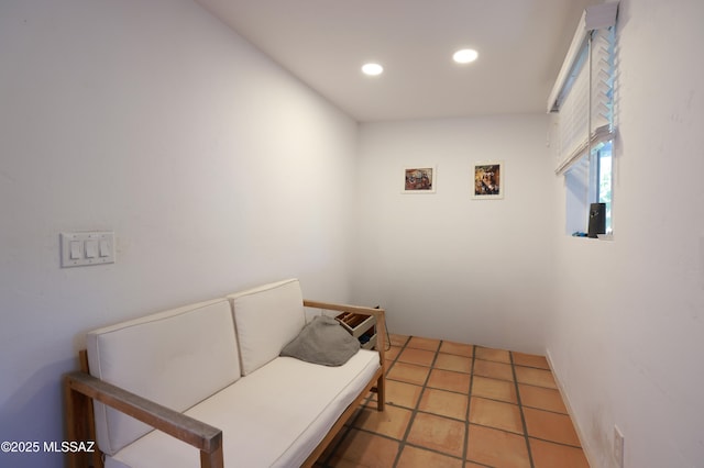 2931 N Mitch Dr, Tucson, AZ 85719 - sitting room featuring recessed lighting