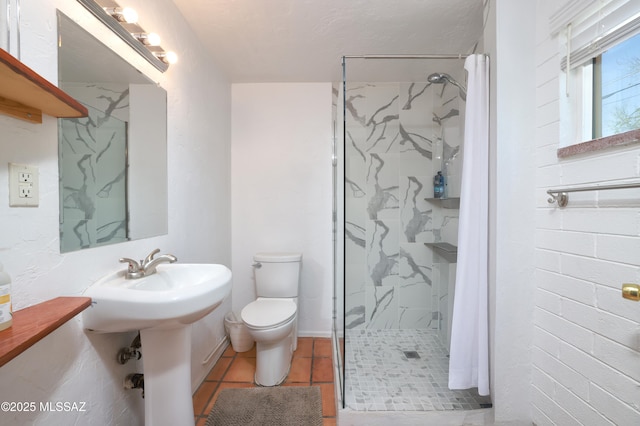 2931 N Mitch Dr, Tucson, AZ 85719 - full bathroom featuring a marble finish shower, toilet, and tile patterned floors