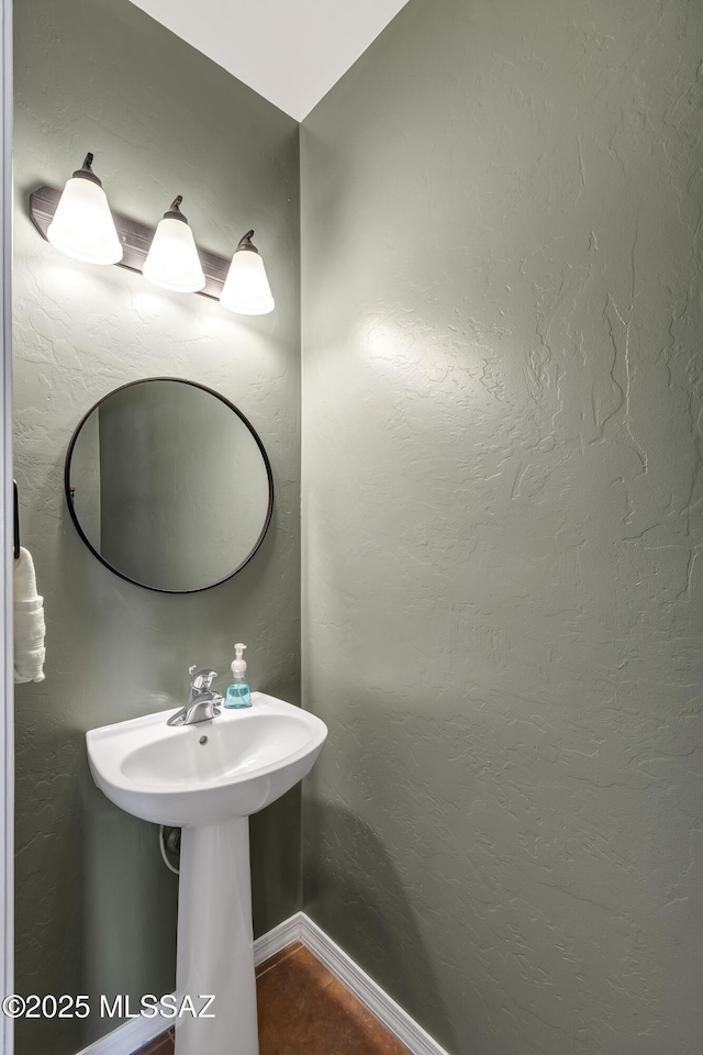 19 W Via Teresita, Sahuarita, AZ 85629 - bathroom with baseboards