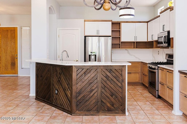 161 N Carlilse Way, Willcox, AZ 85643 - kitchen with appliances with stainless steel finishes, open shelves, light tile patterned floors, and an island with sink