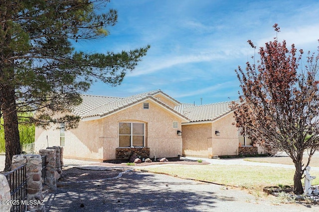 161 N Carlilse Way, Willcox, AZ 85643 - view of front of home with stucco siding and a tiled roof