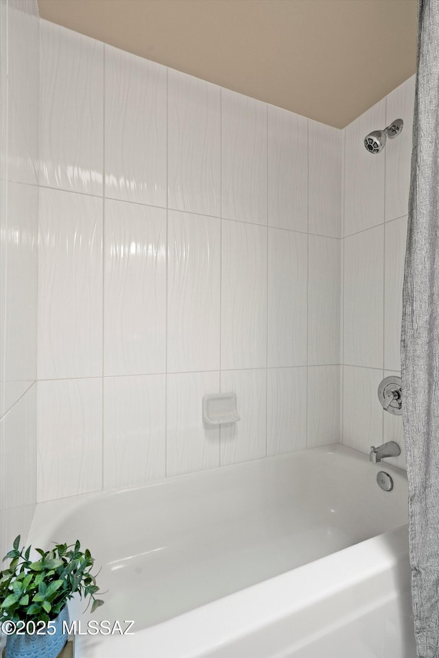 7302 E Rocky Creek Pl, Tucson, AZ 85750 - bathroom featuring shower / bathtub combination