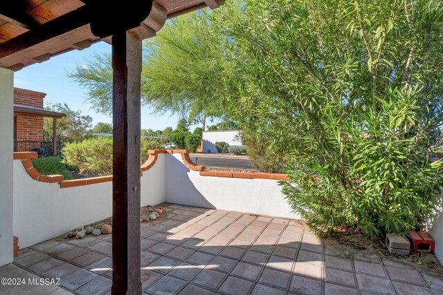 341 W Camino Penasco Apt B, Green Valley, AZ 85614 - view of patio / terrace