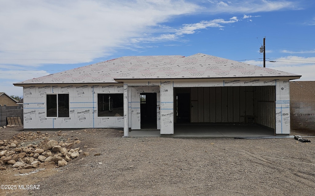 8583 S Thunderbird Dr, Safford, AZ 85546 - view of front of house with a garage