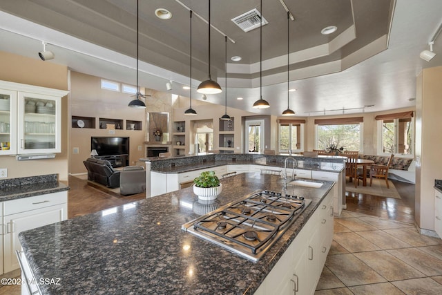4141 W Camino Del Norte, Tucson, AZ 85742 - kitchen with stainless steel gas cooktop, a large island, a sink, a tray ceiling, and open floor plan