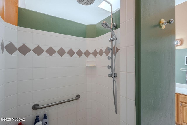 489 W Wedge Way, Green Valley, AZ 85614 - full bath with a tile shower and vanity
