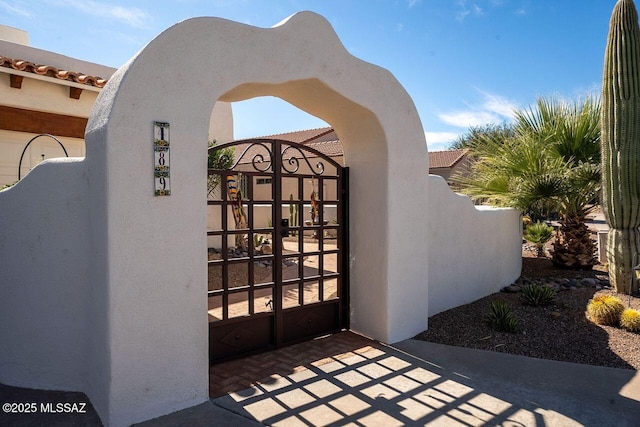 489 W Wedge Way, Green Valley, AZ 85614 - property entrance featuring a gate and stucco siding