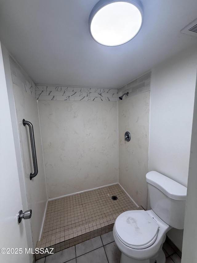 1036 W Michigan St, Tucson, AZ 85714 - bathroom with tiled shower, toilet, tile patterned floors, and baseboards