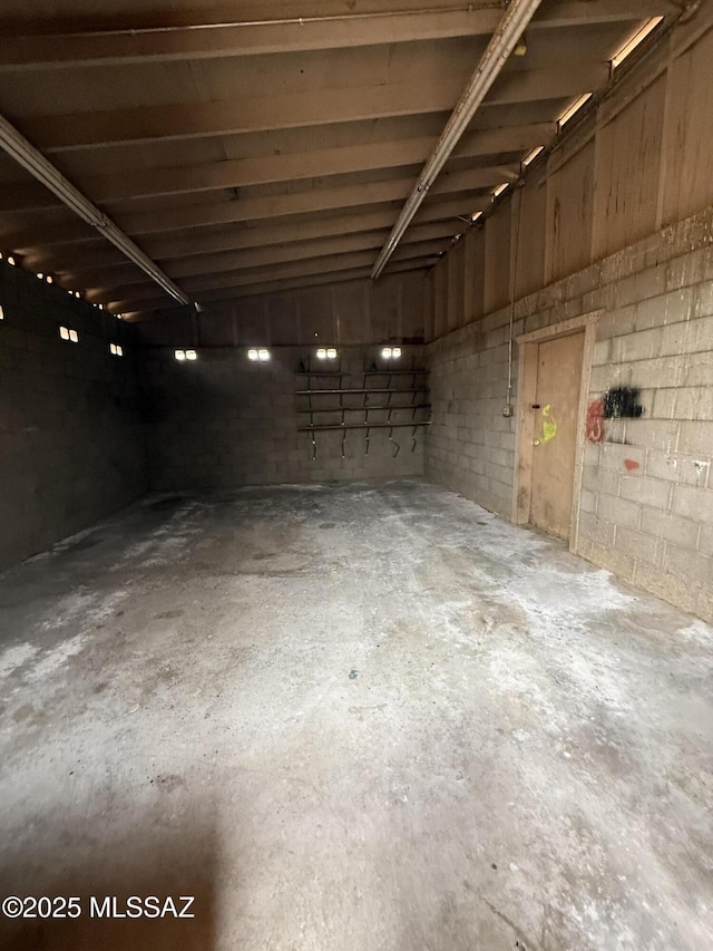 1036 W Michigan St, Tucson, AZ 85714 - garage featuring concrete block wall