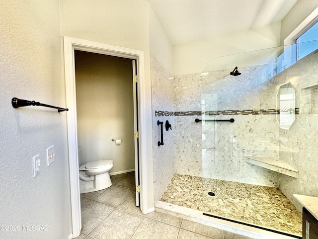 13942 N Cirrus Hill Dr, Oro Valley, AZ 85755 - full bathroom featuring tiled shower, tile patterned floors, toilet, and vanity