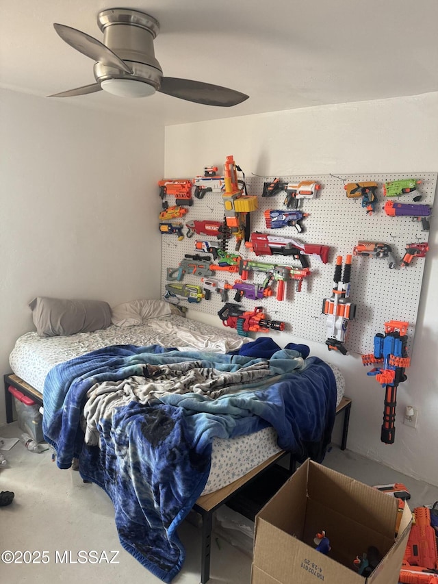 bedroom featuring ceiling fan