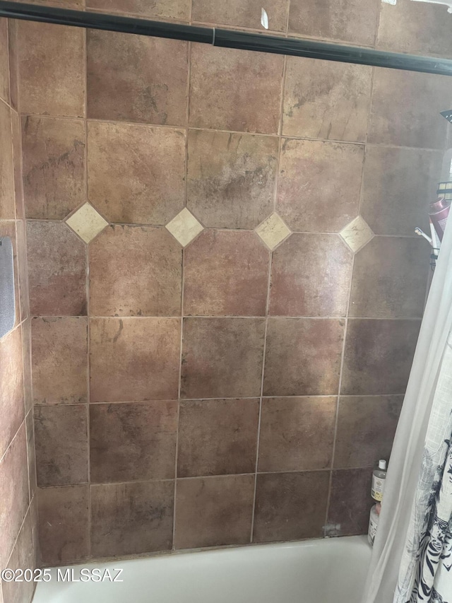 bathroom featuring shower / bath combo with shower curtain