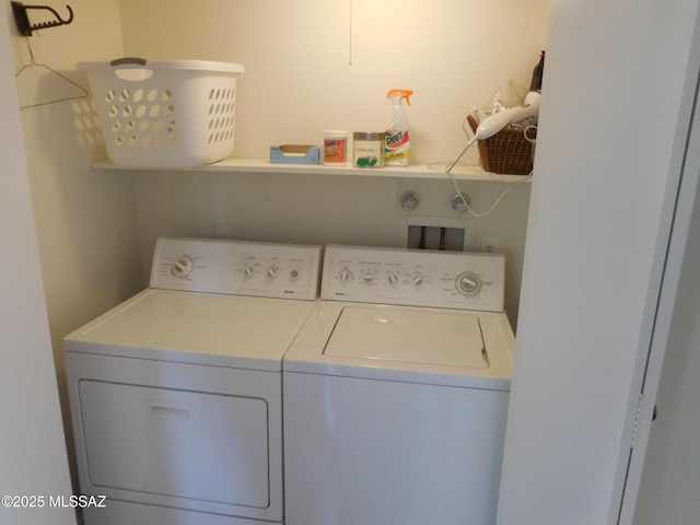 1771 S Desert Vista Dr, Tucson, AZ 85748 - laundry area featuring washer and dryer