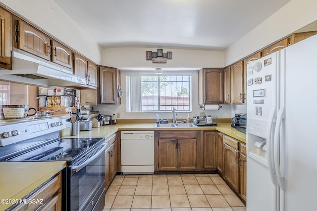 3090 W Alaska St, Tucson, AZ 85746 - kitchen featuring white appliances, a sink, light countertops, and light tile patterned flooring