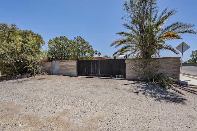 3090 W Alaska St, Tucson, AZ 85746 - view of gate