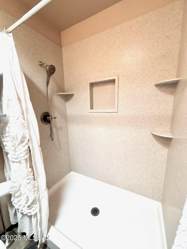 9756 E 32nd St, Tucson, AZ 85748 - full bath with a shower with curtain