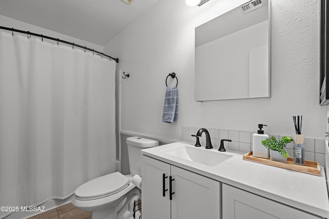6945 S Wingbow Dr, Tucson, AZ 85756 - bathroom with decorative backsplash, vanity, toilet, and curtained shower