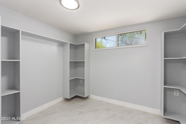 7909 E Beverly St, Tucson, AZ 85710 - view of walk in closet